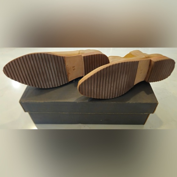 Nisolo Almond Eva Everyday Chelsea Leather Boots - Picture 7 of 16